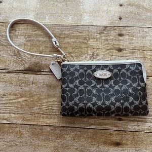 Coach Wristlet Signature Design EUC Biege and Brown / Cream Color Handle Zipper